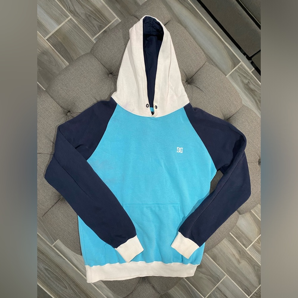 Men’s Unisex DC Sweatshirt with hood - Size Medium - Blues & White